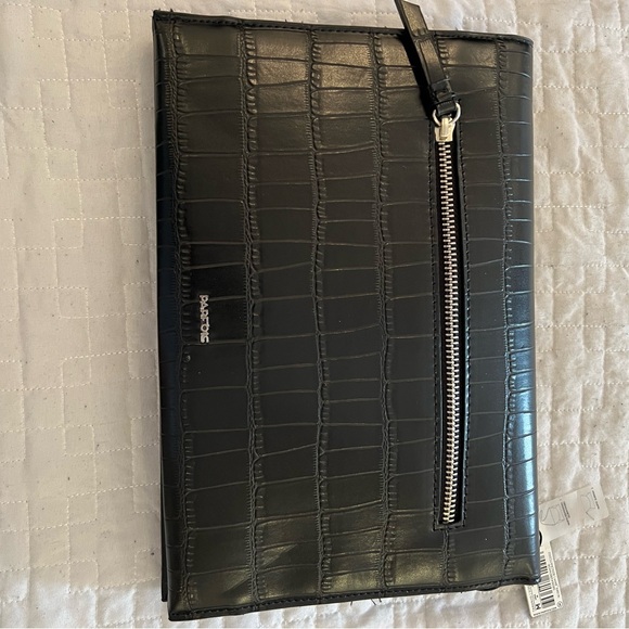 Beautiful Clutch - Picture 4 of 4